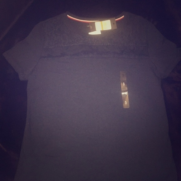 NWT Small Tommy Hilfiger Tee - Picture 1 of 3
